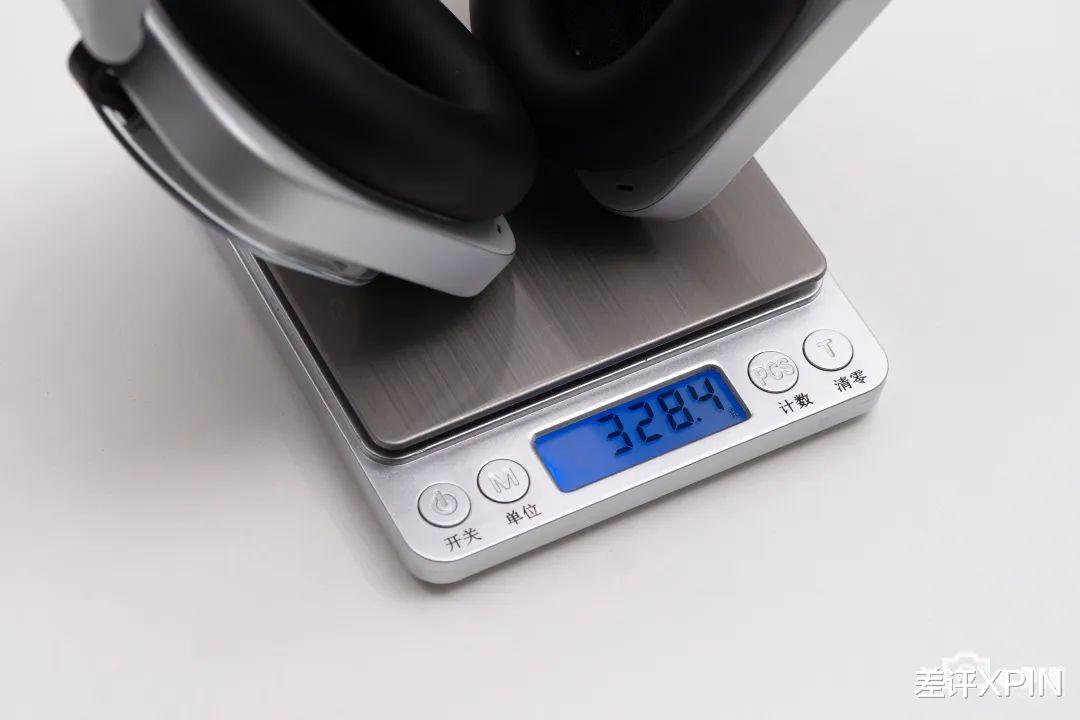 往手机里塞灯带的潮牌,又出了个怪耳机