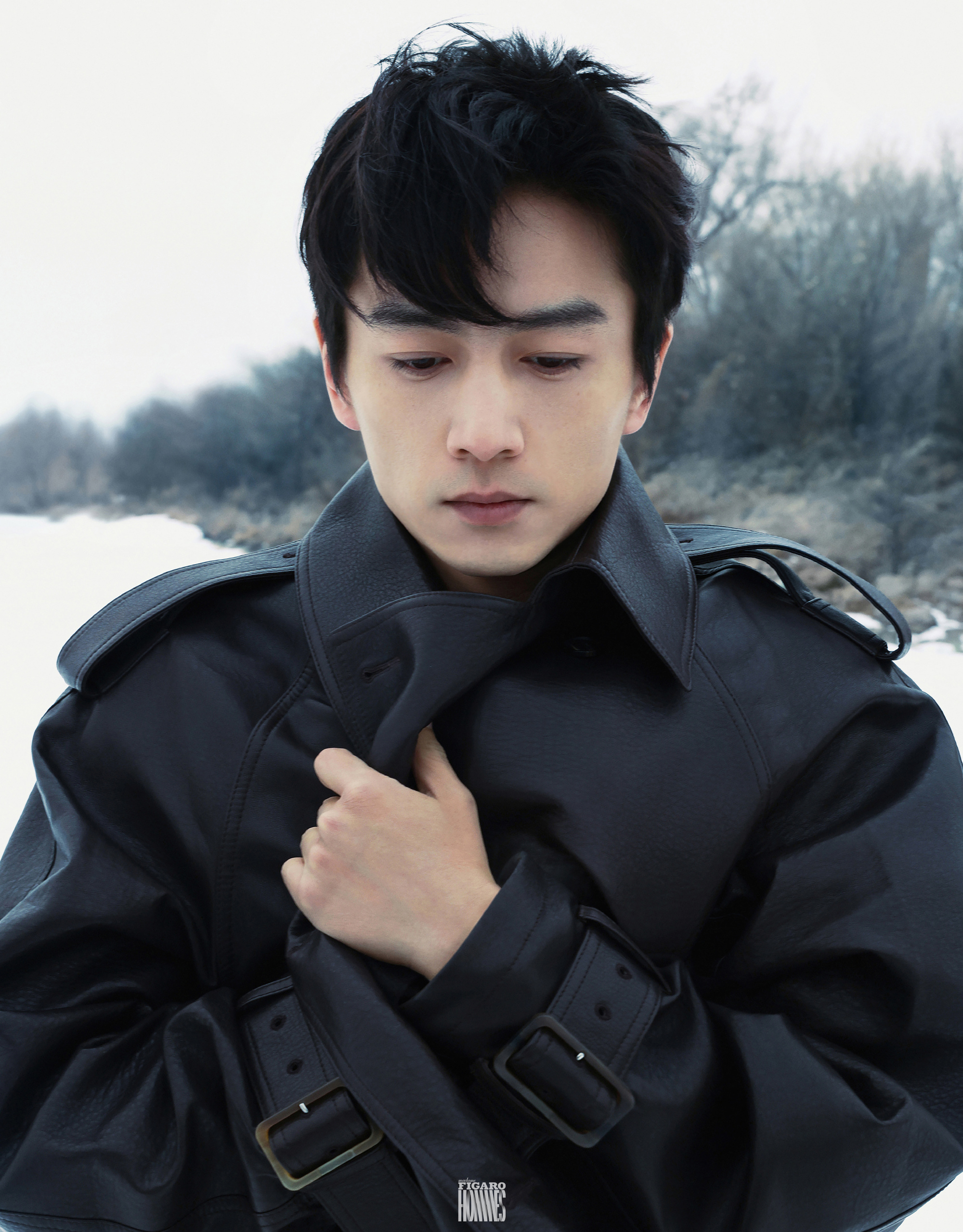 把他现在的状态和频传婚变的那两年对比,他面相都变了,那种颓废沧桑感