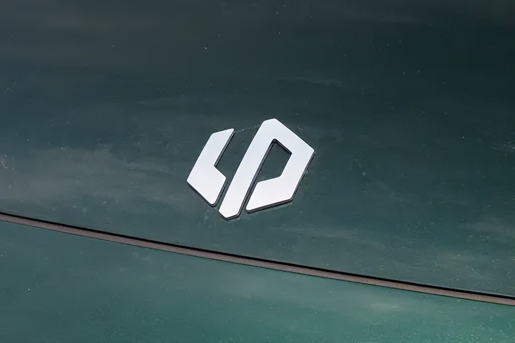 家用SUV看看它，续航、空间、动力样样强，体验零跑C16