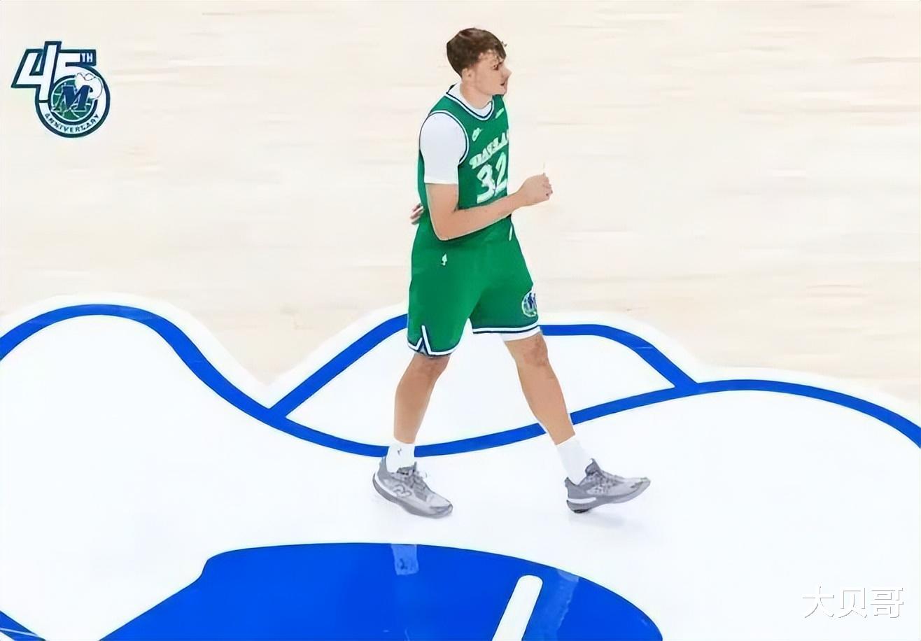 亚历山大21投23分2罚球！浓眉砍26+11尽力，基德五大坑苦独行侠
