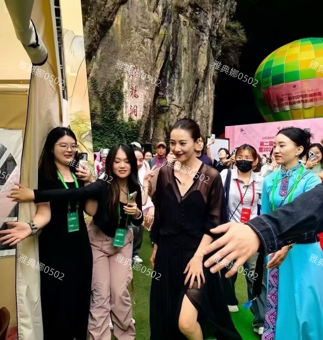 高圆圆本人并不年轻，虽然皮肤松弛皱纹明显，但胜在耐看 有气质!