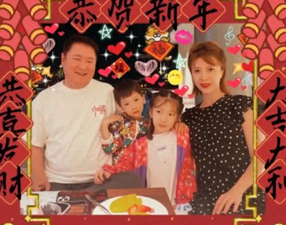 三亚过年炸出大瓜！金巧巧老公罕见现身，全家追星画面太甜