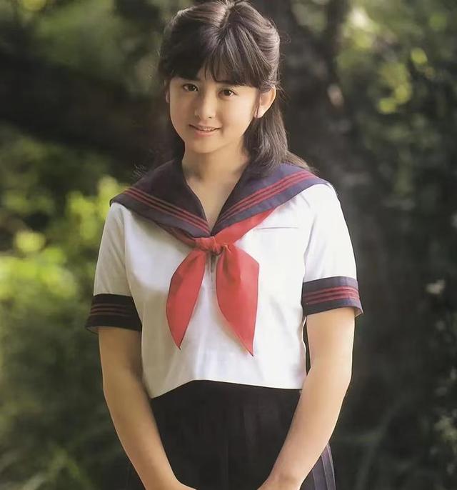她是八十年代最红日本昭和女星，清纯玉女却丑闻缠身，逆袭美魔女