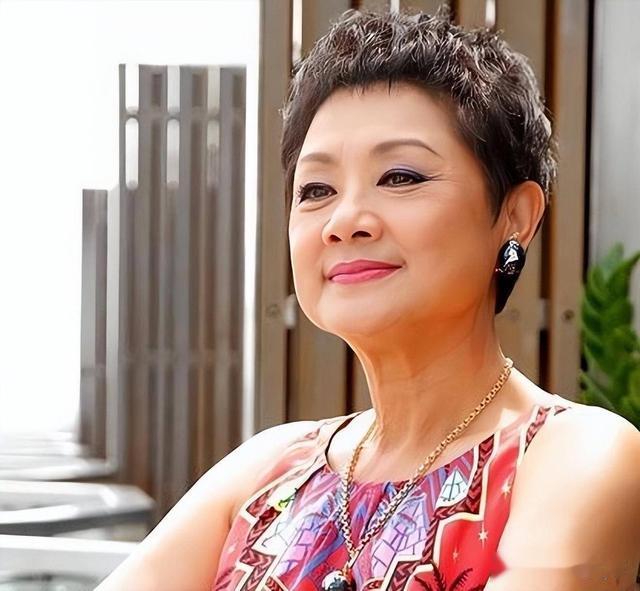 她靠《上海滩》赚了16套豪宅，全球旅游享受人生，如今成不老传奇