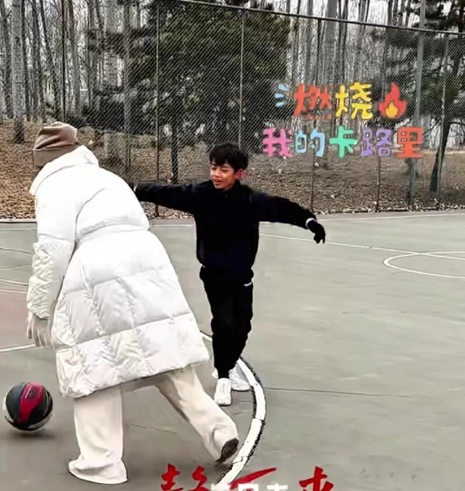 谁说马筱梅不爱玥儿箖箖？接到电话立马停播，因为孩子说想她了