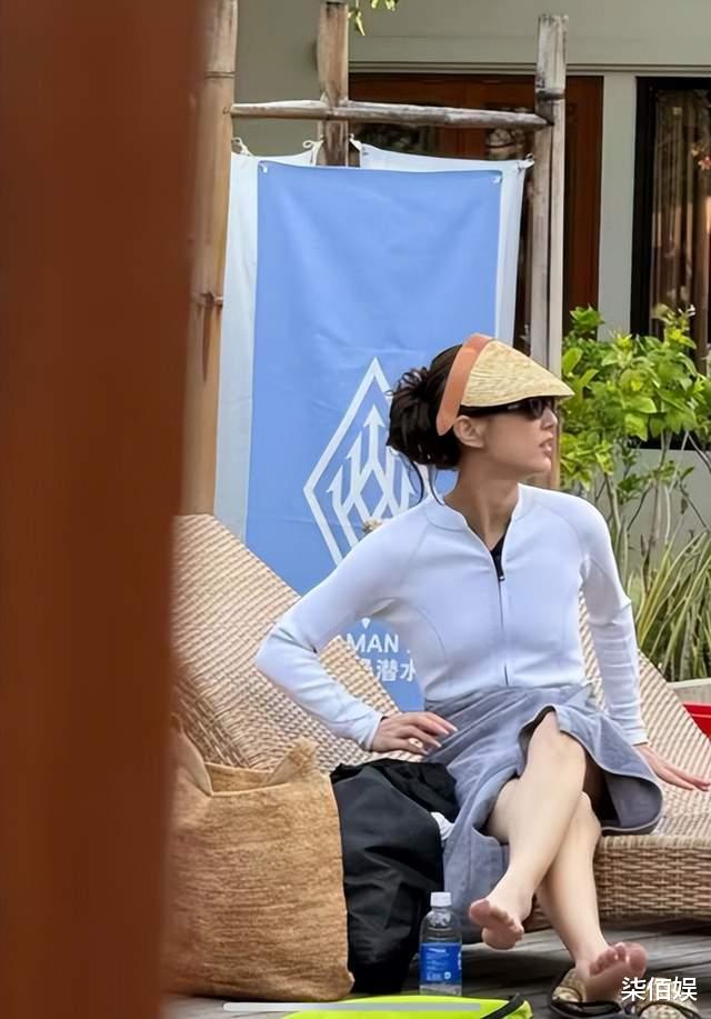 黄圣依带俩娃潜水,13岁安迪毫无朝气,发型凌乱体型是妈妈两倍大