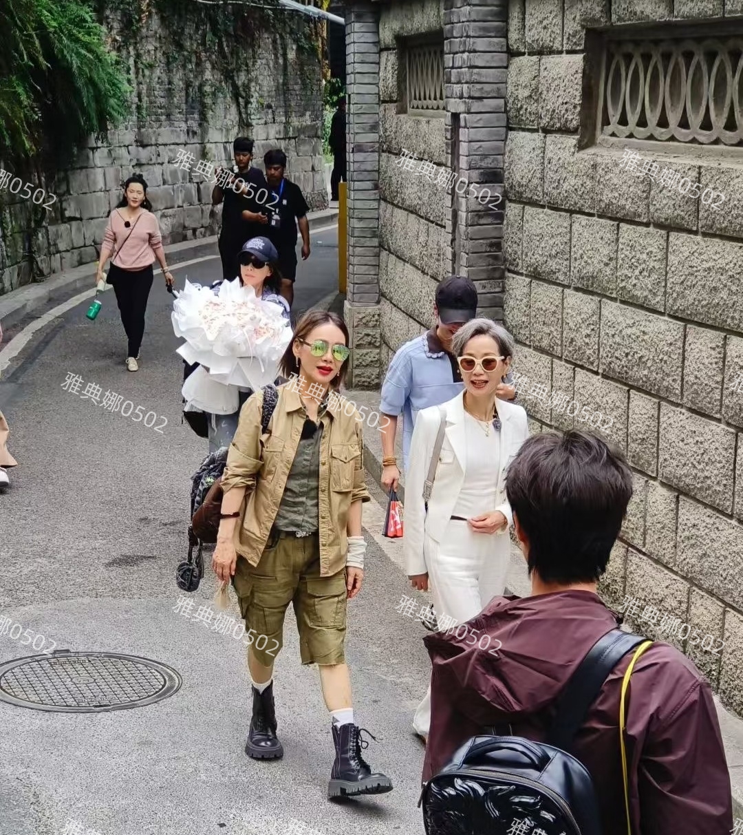 宁静看到了什么?表情如此惊讶,叶童来录一路繁花2却没见刘晓庆