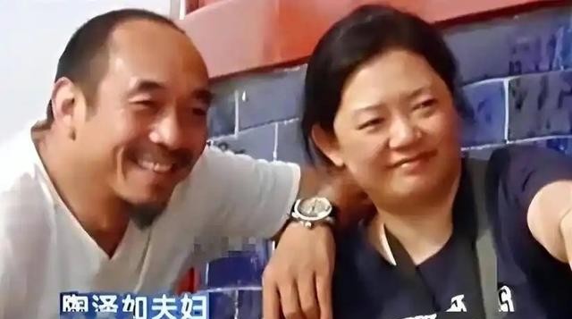 71岁老戏骨生病，住普通病房又黑又瘦，穿廉价塑料鞋，演过彭德怀