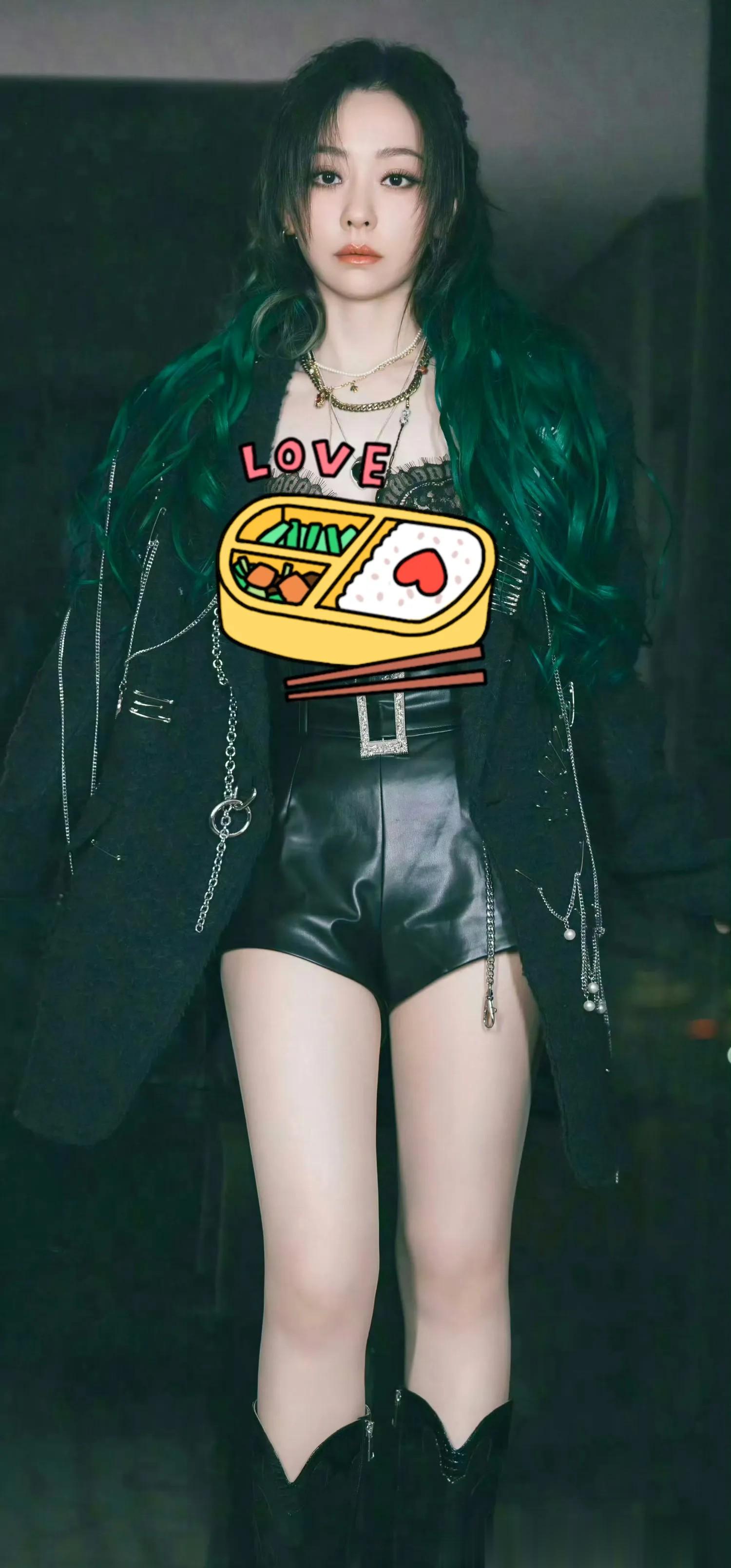 张靓颖腿好白啊