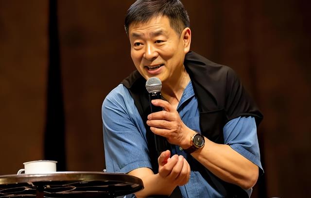 濮存昕:家人相继离世,如今72岁不敢老去,还要照顾年迈的老母亲