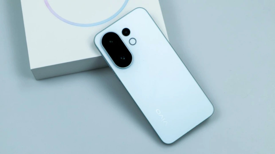 vivo果断“发飙”，从3399元跌至2943元，小尺寸直屏旗舰还变相降价