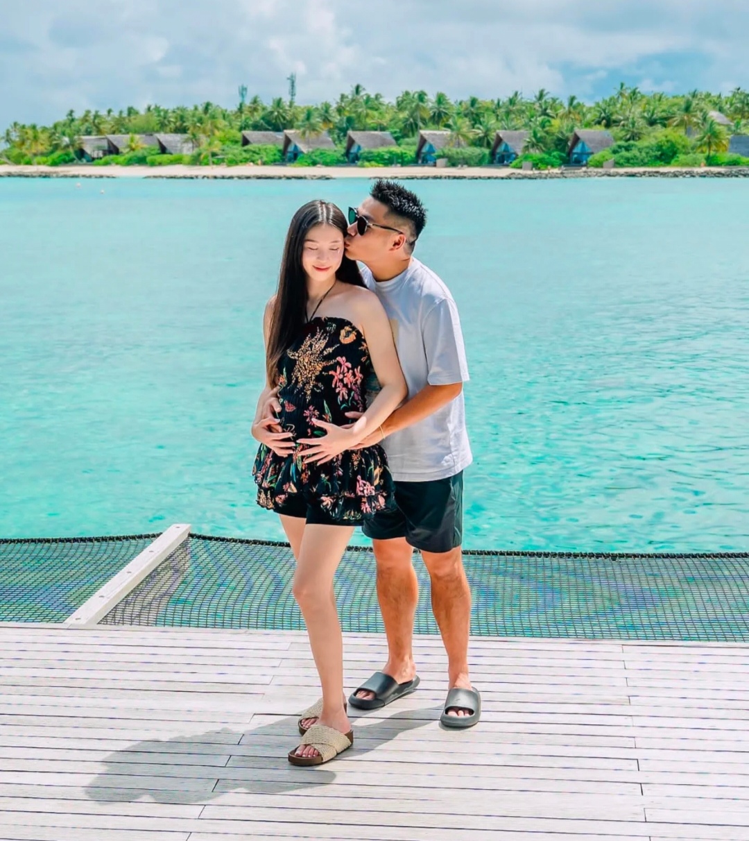 恭喜！香港豪门千金怀二胎，和莎莎太子爷甜蜜游，剖腹生子约一年