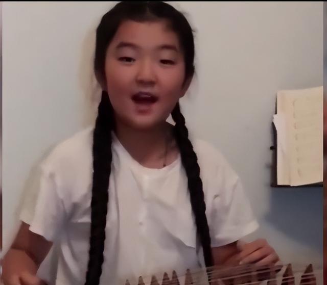 这下好了，旺仔小乔真容疑似被扒，长相惊艳，身材超好，评论炸了