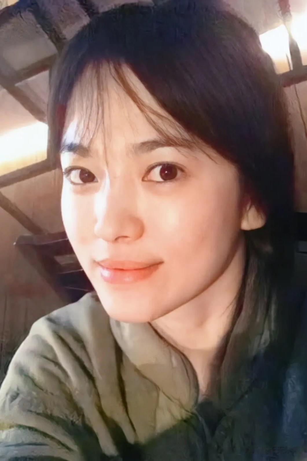 宋慧乔凭啥越老越美？42岁无滤镜翻车了？穿搭秘籍藏着啥门道？