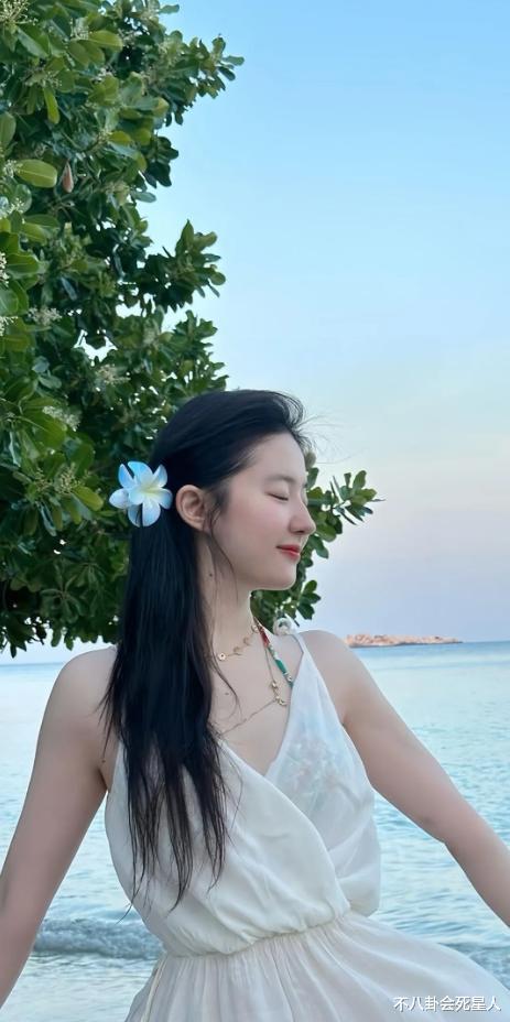 向太吐槽刘亦菲太可怕,曝14岁拒签她的理由,暗示早年大小姐脾气