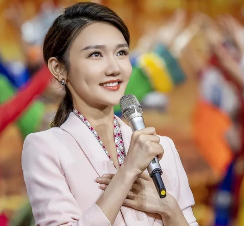 至今未嫁的5位央视女主持，个个情史干净，最大52岁最小35岁