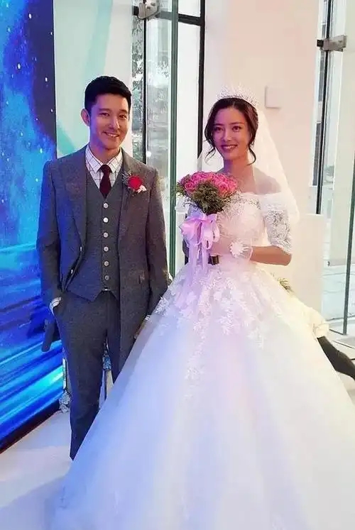 49岁立威廉自曝患甲状腺癌，半年花费400万，担心看不到女儿长大