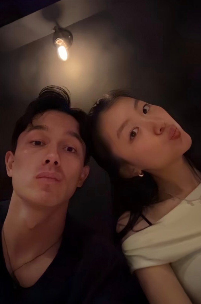 窦靖童香港演唱会，谢霆锋容祖儿送花篮，陈奕迅一家现身支持