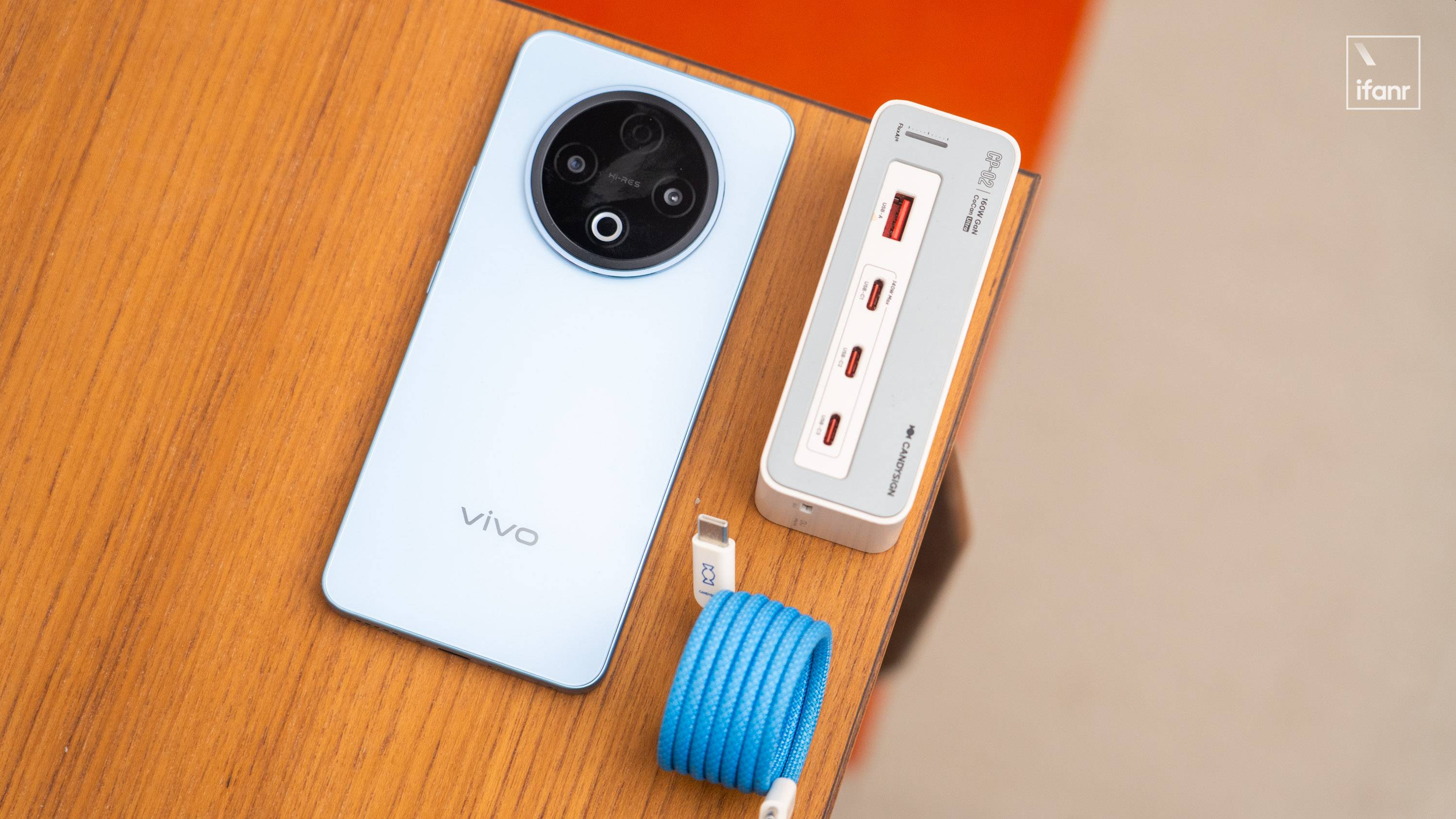 金標充電寶，帶手機功能 | vivo Y500 上手體驗