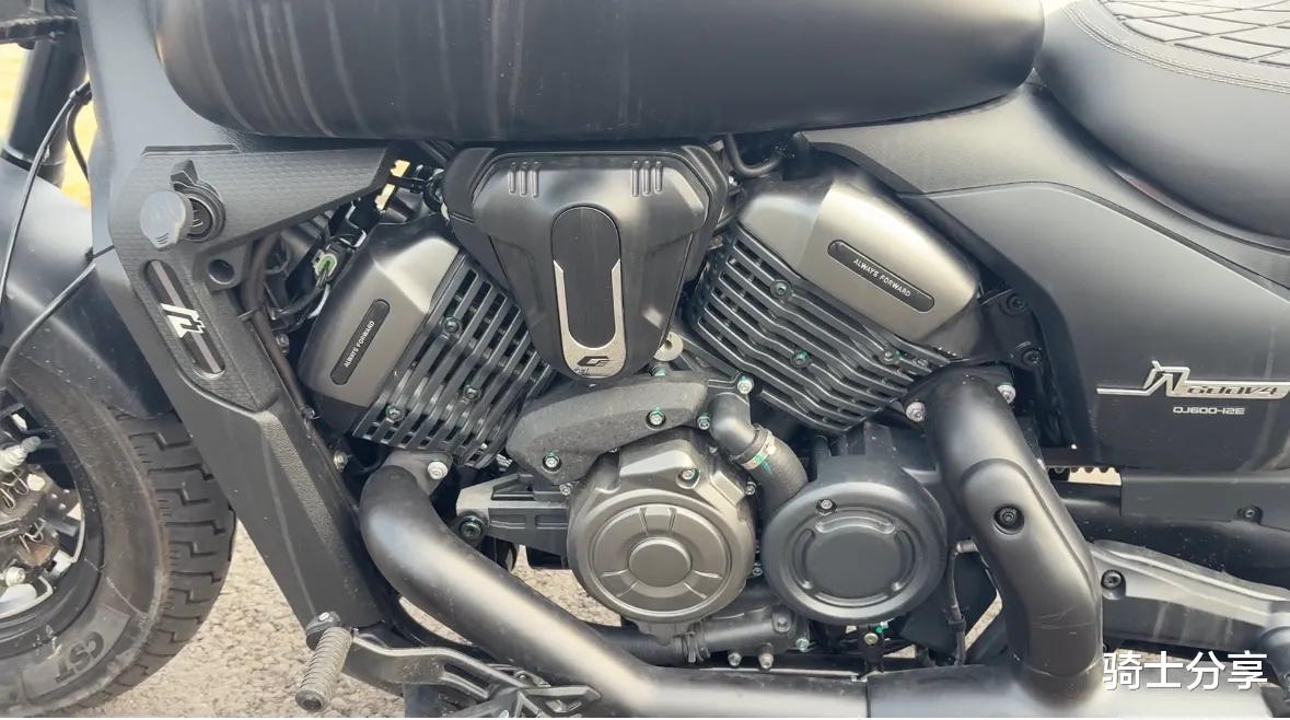 车身丰满动力强，这款V4巡航车有点不简单！