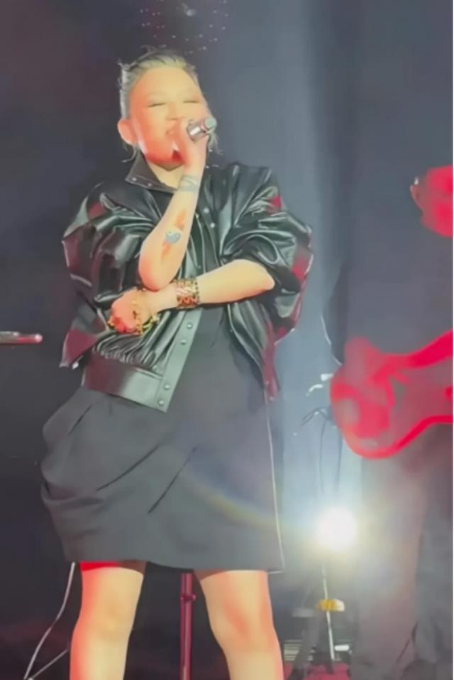 大S去世四个月范晓萱大变样，身材臃肿，打舌钉纹纹身，星相全无