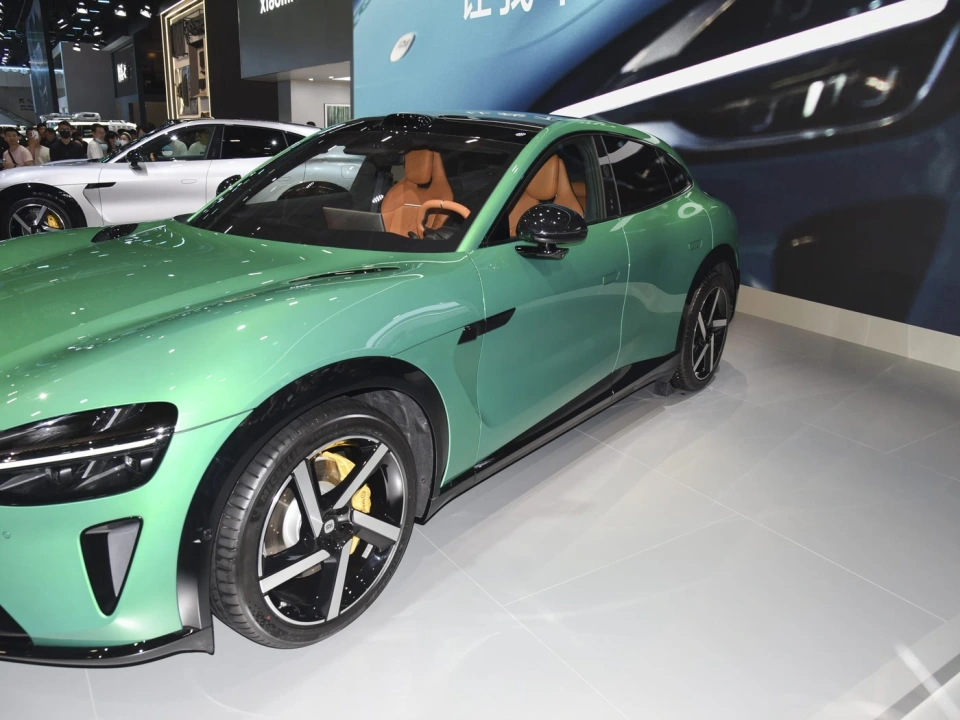 小米YU7上市,起售价25.35万,家用推荐哪一款?