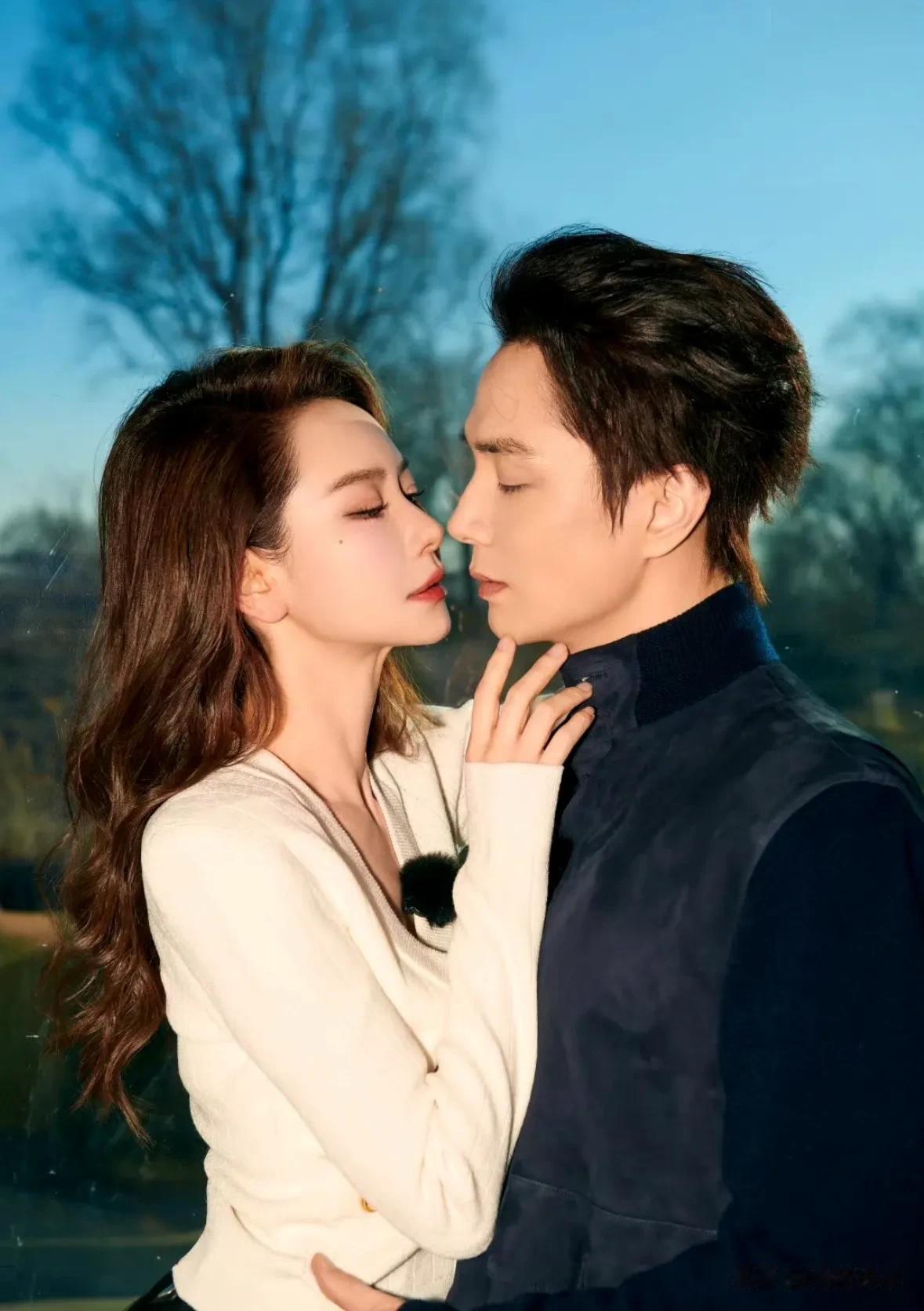 戚薇一家度假被拍，11岁Lucky颜值逆袭，精致模样超妈妈当年