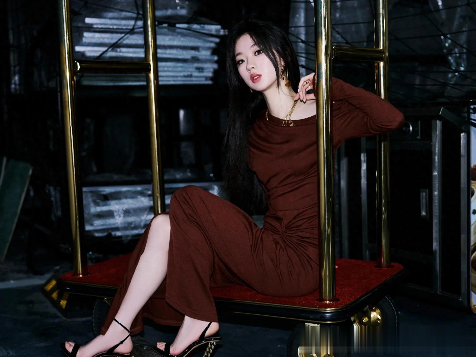 01年的单依纯没想到就这么性感了