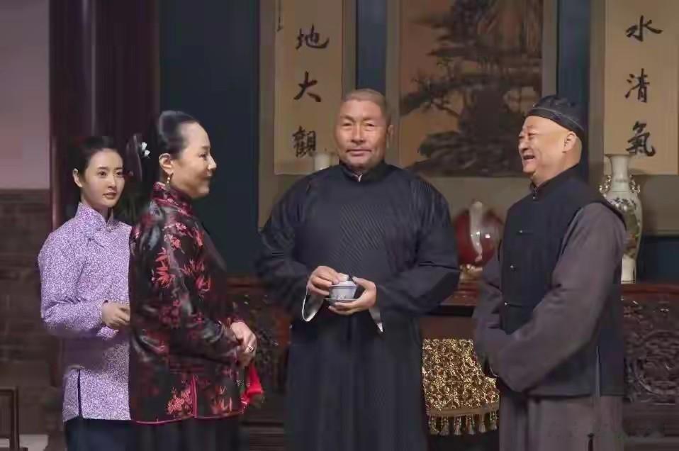 他是国家一级演员,演了半辈子戏,戏外爱妻如命,儿子是他的牵挂