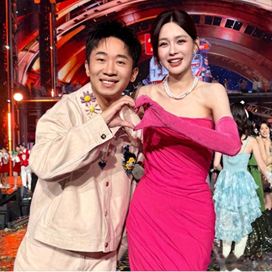 沈梦辰和杨迪在跨年发生肢体冲突？本人下场回应，婉称交情依旧
