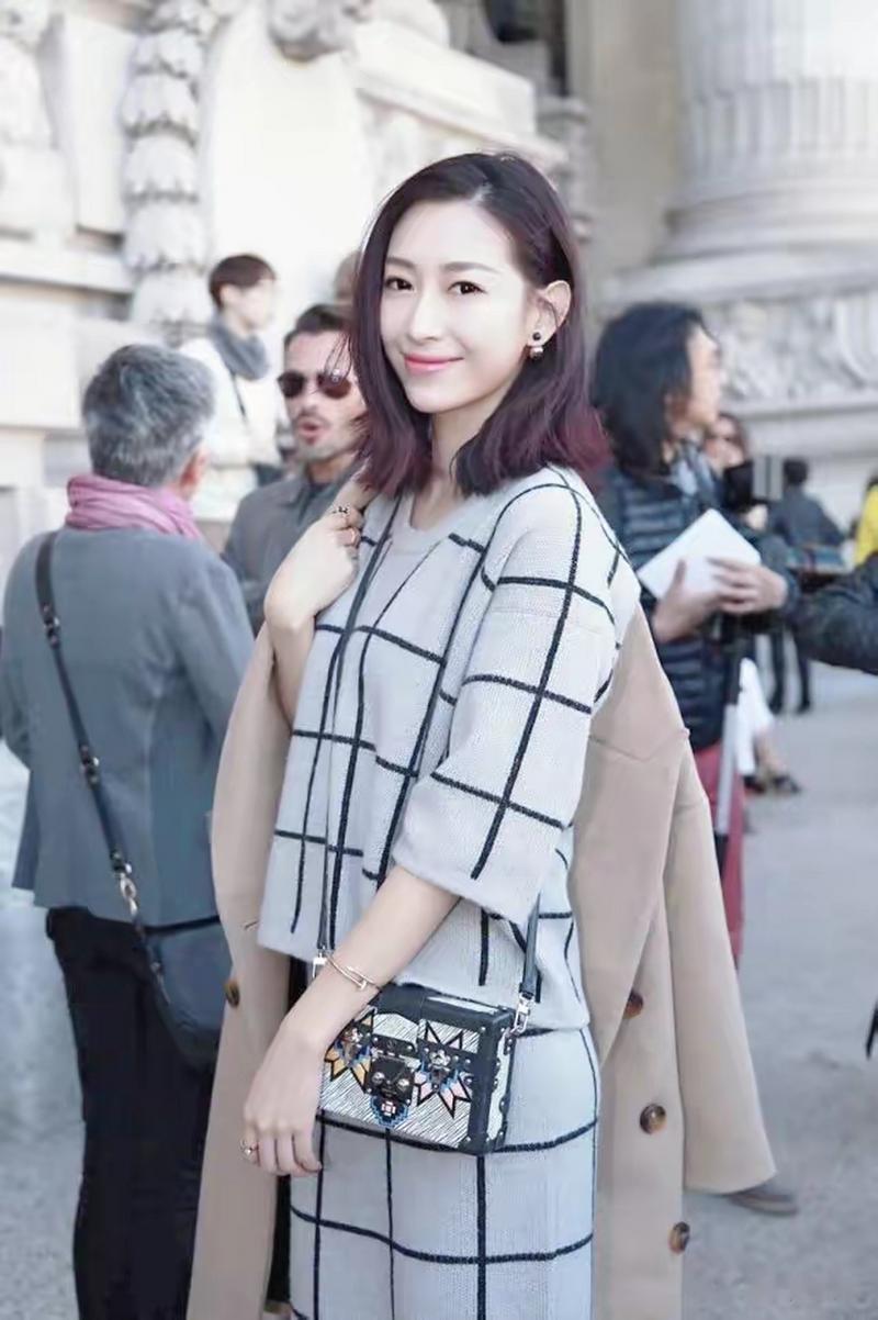 她是浙江知名主持,嫁富商定居美国,住大别墅生活奢华,5年生3娃