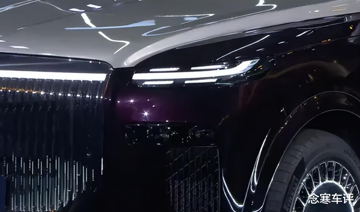 岚图泰山尺寸达5米23,配备AI零重力座椅,48个传感器+26个按摩点