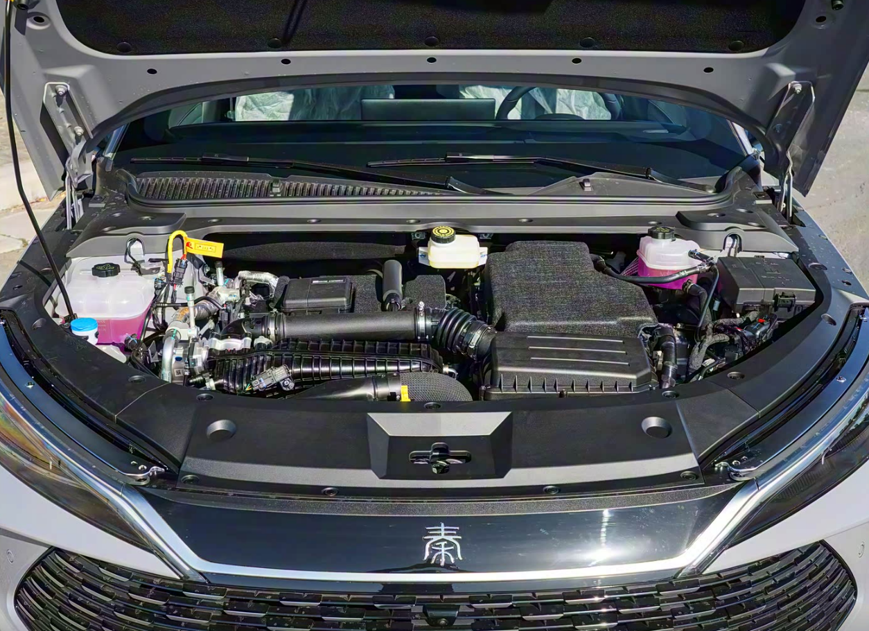 2026款秦L DM-i上市了,配冰箱、增大电池还有云辇-C,仅9.28万起