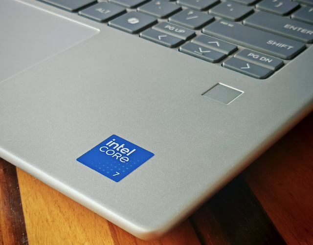 商用AI PC \真相实验室\— 无“AI”之7:“新生”主力,工作之选