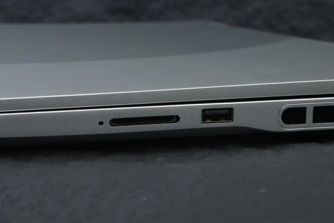 七彩虹iGame M16 Origo评测:轻薄的iGame游戏本