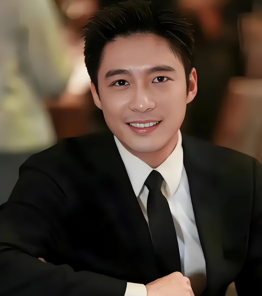 霍启山恋情被曝不到24小时，女方身份被扒光，毁了整个霍家的名誉