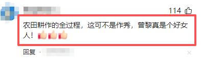 48岁曾黎回老家种地！满脸褶头发花白断崖衰老，徒手摘黄瓜像农妇