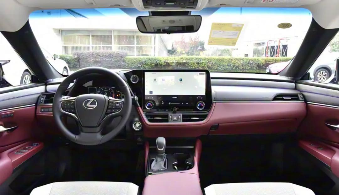 30万级还能稳居豪华B级销量前列，雷克萨斯ES300h到底赢在哪？