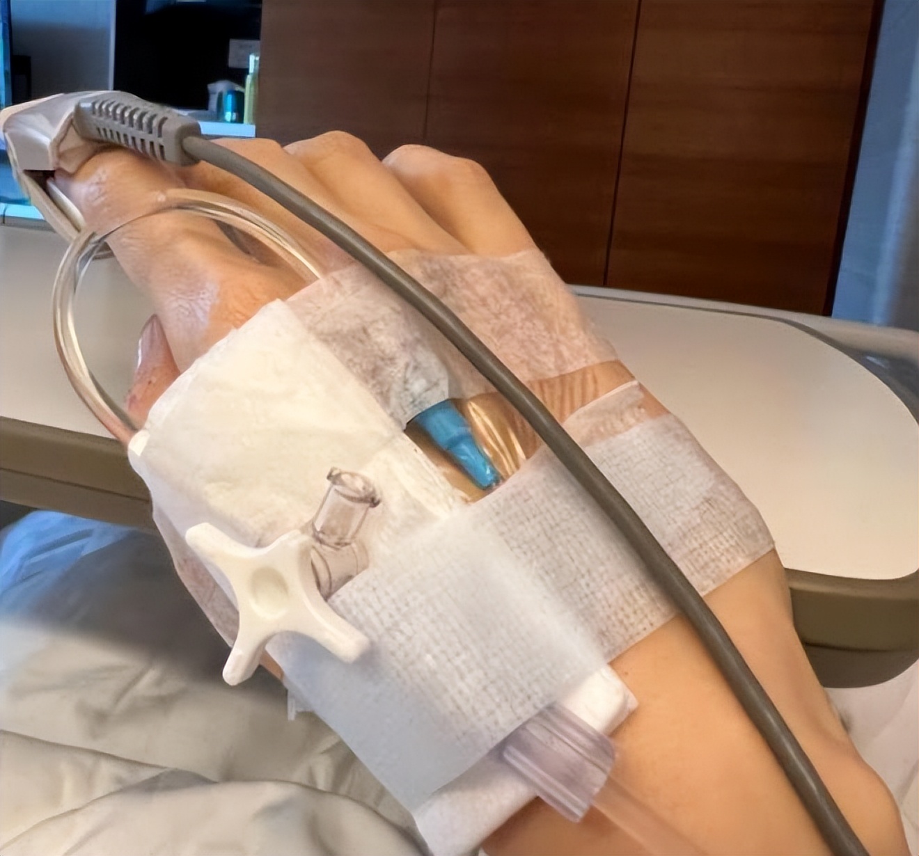 55岁李嘉欣疑整容,少女感十足!许晋亨老太快夫妻同框似两代人!