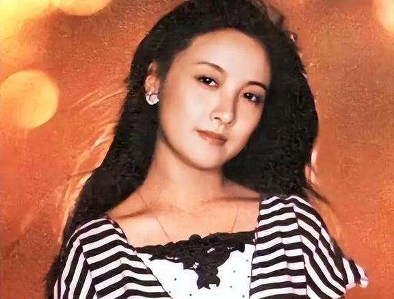 离婚是68岁邓婕一生的难处，继子不争气，养女现在很像丈夫！