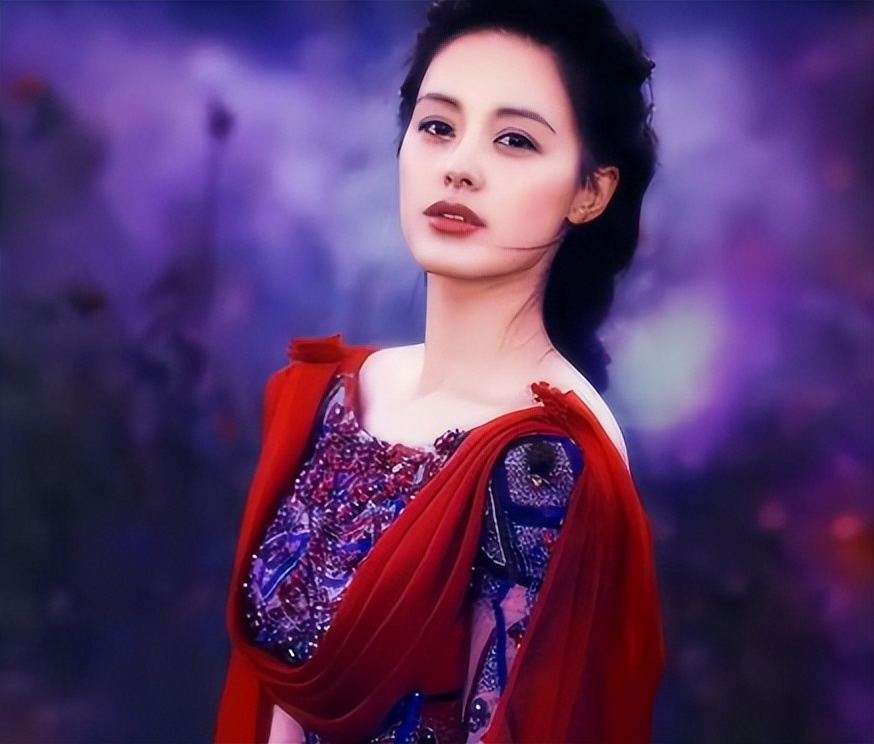 她是央视亲闺女，刘烨念念不忘的\初恋\，当41次女主却始终捧不红