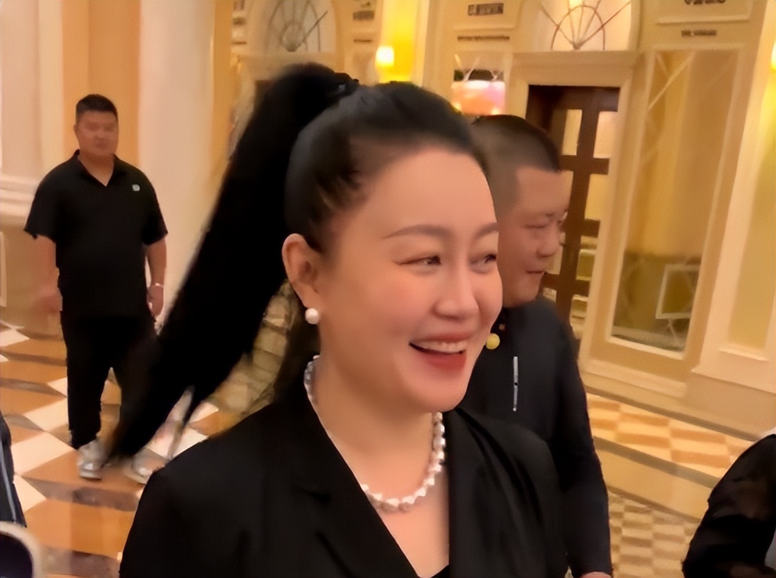 辽超明星：关婷娜胖了，丫蛋罕露面，赵本山沧桑，贾冰竟然也来了