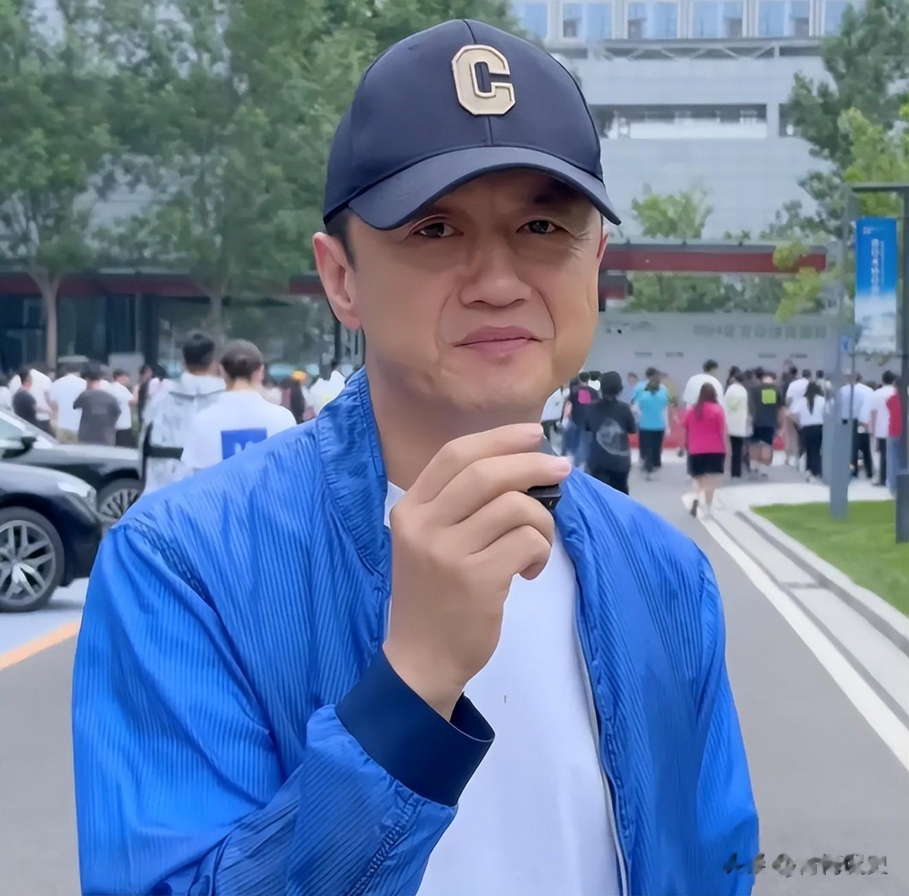 李亚鹏事件升级！房东助理揭内情，当地居民发声，恶心一幕出现了