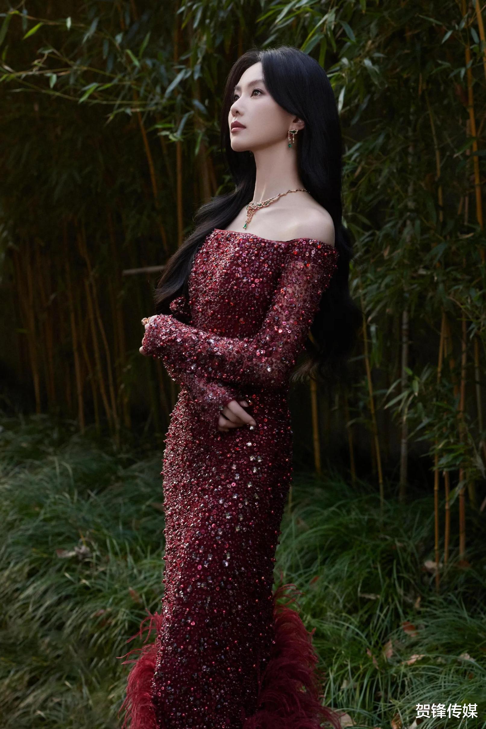 刘诗诗红色亮片裙,优雅与华丽的极致碰撞,每张都想存进相册