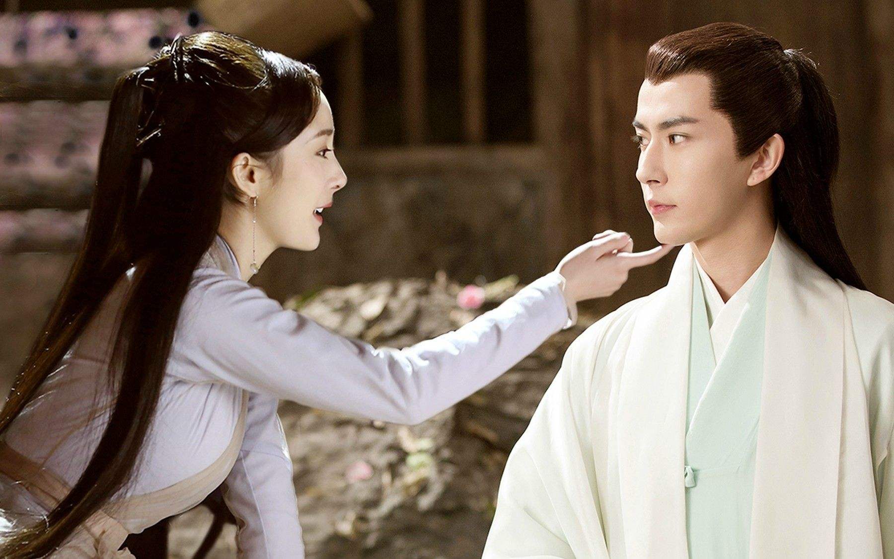 下药、骚扰男主播？“坠楼案”仅5天，内娱又有演员遭“黑手”！