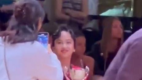 邓超孙俪女儿拉丁舞英国夺冠，谁注意孙俪的举动？心情一目了然