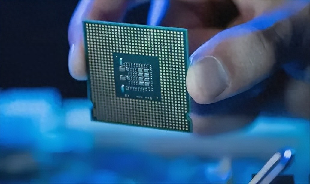 美芯片解禁內幕曝光，難怪英偉達不承認有后門，搬起石頭砸自己腳