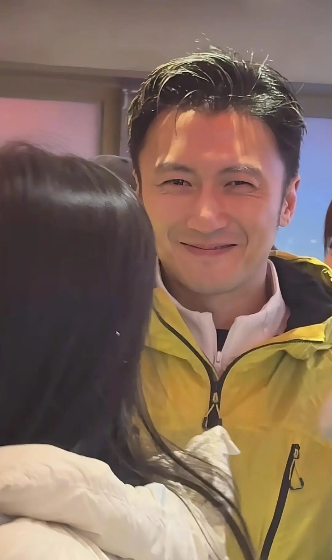 谢霆锋现身哈尔滨铁锅炖餐饮店，店员：本人很帅也很有亲和力