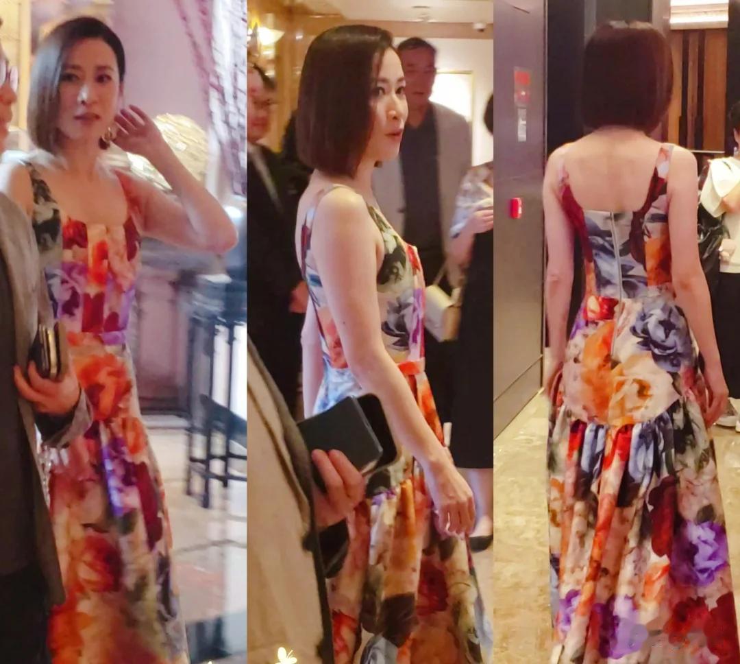 佘诗曼街头惊艳亮相，穿连衣裙搭配低跟鞋，50岁仍保持少女身材