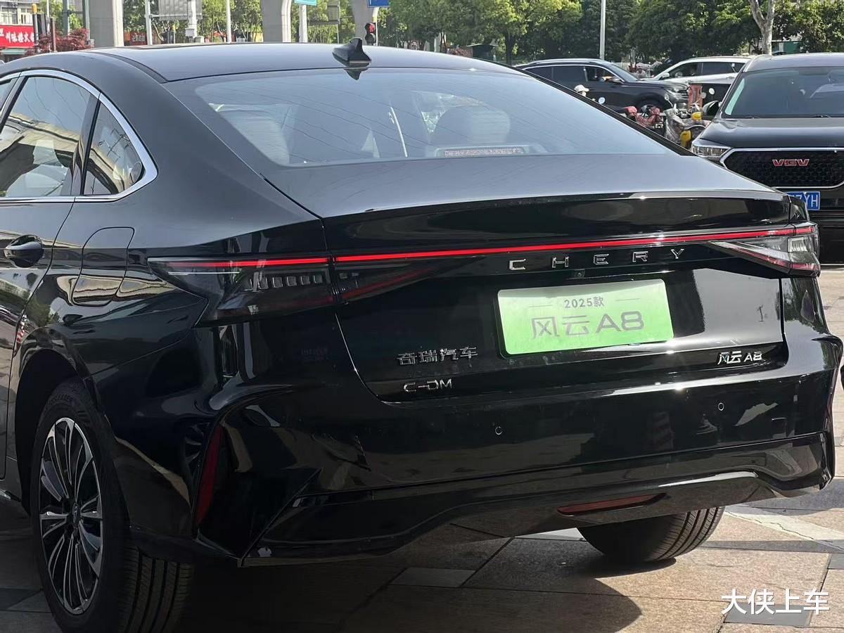 8万级混动家轿，2025款风云A8的含金量如何？